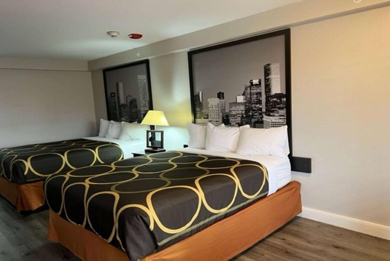 Hotel Super 8 By Wyndham Mont Belvieu - Baytown East Exterior foto