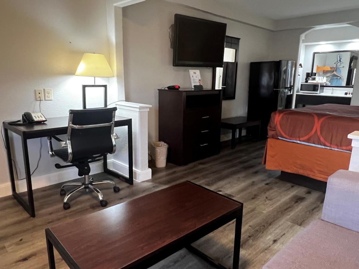 Hotel Super 8 By Wyndham Mont Belvieu - Baytown East Exterior foto